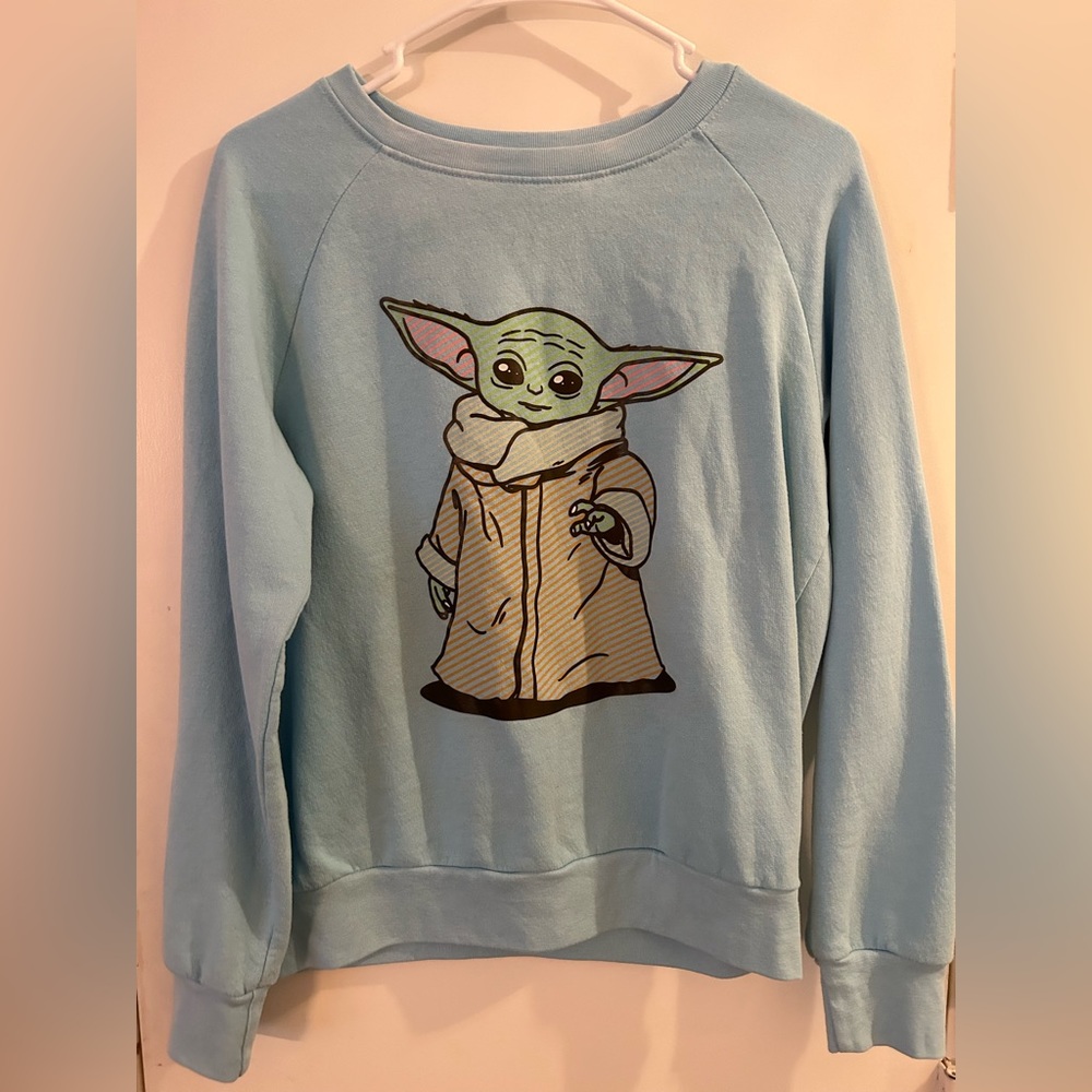 Disney Star Wars Mandalorian “The Child” sweatshirt. Sz Lg(11-13)